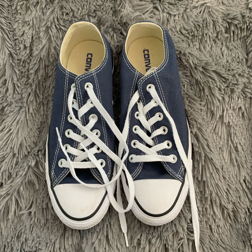 Navy blue converse